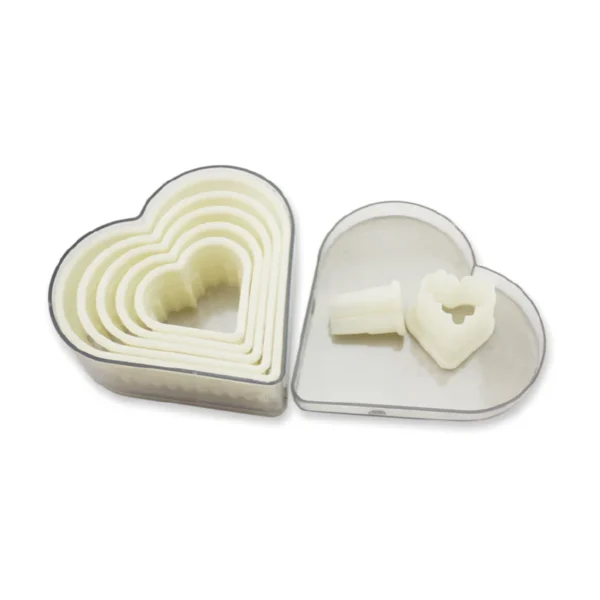 SET OF PASTRY CUTTERS HEART SERRATED 7 PIECES
